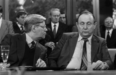 Deutschland, Bonn, 24.10.1979 Archiv-Nr.: 01-13-7 Bundeskanzler Helmut Schmidt und Au?enminister Hans-Dietrich Genscher-stock-foto