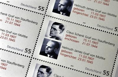 Briefmarken - Claus Schenk Graf von Stauffenberg und Helmuth James Graf von Moltke - der Deutschen Post-stock-foto