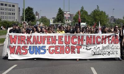 23 06 2005 Essen rdrhein Westfalen DEU Studentendemo Studentendemonstration in der Innenstadt-stock-photo