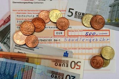 500 Euro Studiengeb?hren sind kein Kleingeld-stock-foto