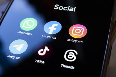 July 5, 2024, Paraguay. In this photo illustration, WhatsApp, Facebook, Instagram, Telegram, TikTok and Threads apps dis-stock-foto