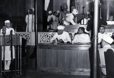Jawaharlal Nehru and Lord Mountbatten at the declaration of Indian Independence, 15 August 1947. Nehru (1889 -1964) was-stock-foto