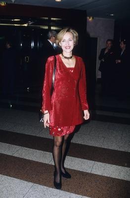 Bildnummer: 56824931  Datum: 01.12.1995  Copyright: imago/teutopressPetra Gerster 12/95 am Frau Moderation Fernsehen TV blond festlich Blazer Minirock rot hoch ganz stehend drau?en dunkel Kette l?chelnd People xbs x0x 1995 hoch Highlight  56824931 Date 01 12 1995 Copyright Imago  Petra Gerster 12 95 at Woman Moderation Television TV blond festive Blazer Miniskirts Red vertical whole standing outside dark Chain smiling Celebrities xbs x0x 1995 vertical Highlight-stock-foto