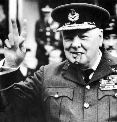 United Kingdom: Sir Winston Churchill, statesman, politician, historian (1874-1965), giving his celebrated V for Victory-stock-foto