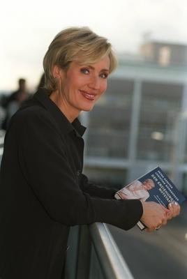 Bildnummer: 56915811  Datum: 10.10.2001  Copyright: imago/teutopressPetra Gerster (TV-Moderatorin, Journalistin) 10/01 puch Frau Journalismus Moderation TV Fernsehen News Nachrichten Sendung heute dunkelhaarig blondiert blond kurzhaarig Blazer stehend draussen Balkon halb hoch l?chelnd ein Exemplar ihres Buches haltend Buch Co-Autoren Autor Autorin Petra Gerster und ihr Ehemann C. N?rnberger Der Erziehungs-Notstand Erziehungsnotstand Buchmesse am 10.10.2001 in Frankfurt am Main Farbnegativ People Shooting x0x xsk 2001 hoch  56915811 Date 10 10 2001 Copyright Imago  Petra Gerster TV Presenter Journalist 10 01 Puch Woman Journalism Moderation TV Television News Messages Consignment Today dark haired blondiert blond short Blazer standing outside Balcony half vertical smiling a Copy her Book holding Book Co Authors Author Author Petra Gerster and her Husband C Nuremberg the Education Emergency  Book Fair at 10 10 2001 in Frankfurt at Main Color negative Celebrities Shooting x0x xSK 2001 vertical-stock-photo