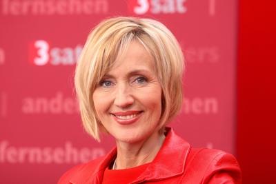 Bildnummer: 51798694  Datum: 24.03.2007  Copyright: imago/HoffmannModeratorin Petra Gerster (GER) anl?sslich der Leipziger Buchmesse, Personen , optimistisch , Highlight; 2007, Leipzig, Fotoshooting, Pressetermin, Moderatorin, Fernsehmoderatorin, TV, l?chelt; , quer, Kbdig, Portr?t, Deutschland, Randbild, People-stock-foto