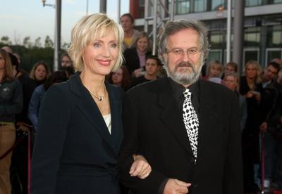 Bildnummer: 50574228  Datum: 09.10.2004  Copyright: imago/Sven SimonModeratorin Petra Gerster mit Ehemann Christian N?rnberger (beide GER) anl?sslich der Verleihung des DEUTSCHEN FERNSEHPREISES 2004 in K?ln, Personen , optimistisch , Harmonie; 2004, K?ln, Deutscher Fernsehpreis, Pressetermin, TV, Mann, Paar, Ehepaar, Moderator, Moderatoren, Fernsehmoderator, Fernsehmoderatoren, Fernsehmoderatorin, Journalist, Journalisten, Journalisten; , quer, Kbdig, Gruppenbild, close, Deutschland, Randbild, People-stock-foto