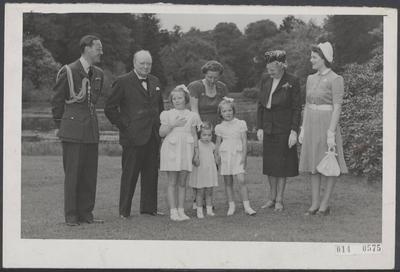 Elsevier photo collection. Winston Churchill visiting Palace Soestdijk. From left to right Prins Bernhard, Winston Churc-stock-photo