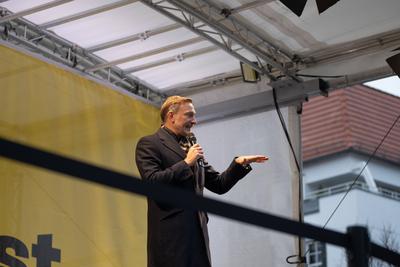 Christian Lindner, FDP-Parteivorsitzender und ehemaliger Bundesfinanzminister, w?hrend der Wahlkampfveranstaltung auf dem Universit?tsplatzu in Rostock, Mecklenburg-Vorpommern-stock-foto