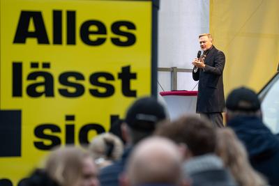 Christian Lindner, FDP-Parteivorsitzender und ehemaliger Bundesfinanzminister, w?hrend der Wahlkampfveranstaltung auf dem Universit?tsplatzu in Rostock, Mecklenburg-Vorpommern-stock-foto