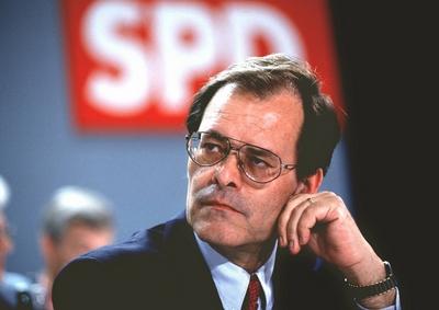 Rudolf Dressler, SPD Sozialexperte, SPD Parteitag in Essen, 25.06.1993, Essen Deutschland PUBLICATIONxINxGERxSUIxAUTxON-stock-foto