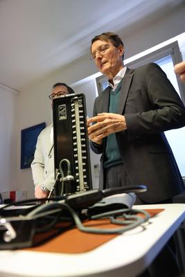 ePA und Karl Lauterbach-stock-foto