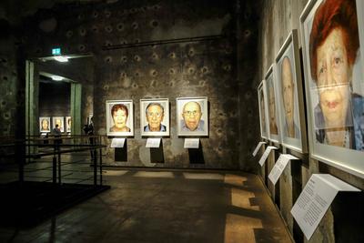 20.01.2020, Essen, Ruhrgebiet, Nordrhein-Westfalen, Deutschland - Blick in die Ausstellung SURVIVORS - Faces of Life af-stock-foto
