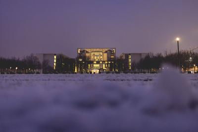 Kanzleramt im Schnee-stock-foto