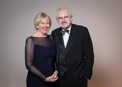 Semperopernball Fernsehmoderator Ulrich Deppendorf und Frau-stock-foto
