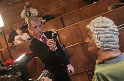 8/ Feature: Gesichtsrekonstruktion von J. S. Bach, Benjamin von Stuckrad-Barre, auf dem Campus der Berliner Charit?, Ins-stock-foto