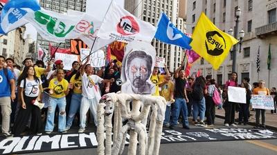 Mpl demonstration against fare hike-stock-foto