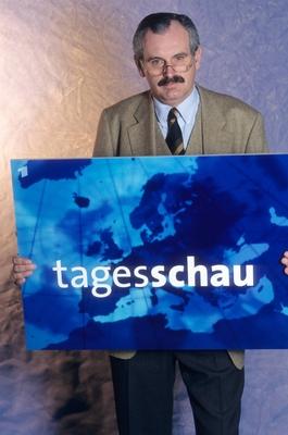 Ulrich Deppendorf (Chefredakteur ARD-aktuell ) 12/96 her Mann Fernsehen TV Journalismus Moderation Schn?uzer grauhaarig-stock-foto