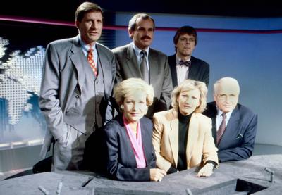 40 Jahre Tagesschau - das Team der Sp?tsendung Tagesthemen (v. l.): Ulrich Uli Wickert, Ulrich Deppendorf, -?-, vorn: Da-stock-foto