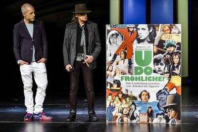 Buchpr?sentation ?Udo Fr?hliche Das Lindenberg Lexikon von Alkohol bis Zigarre? mit Udo Lindenberg-stock-foto