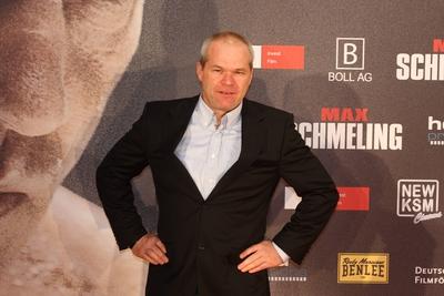 Bildnummer: 54505960  Datum: 29.09.2010  Copyright: imago/foto-ritter.deUwe Boll auf dem Roten Teppich zur Premiere von Max Schmeling im Delphi Filmpalast in Berlin am 29.09.2010 Entertainment People Film Filmpremiere Portr?t kbdig xub 2010 quer Bildnummer 54505960 Date 29 09 2010 Copyright Imago Photo Ritter de Uwe Boll on the Red Carpet to Premiere from Max Schmeling in Delphi Filmpalast in Berlin at 29 09 2010 Entertainment Celebrities Film Film premiere Portrait Kbdig  2010 horizontal-stock-photo