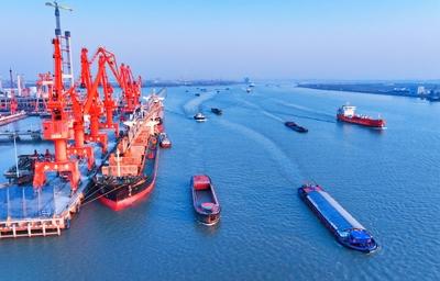 Yangtze River Cargo Ships-stock-foto