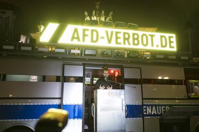 "Der Adenauer", Bus des ZPS vor dem Brandenburger Tor, Berlin, 10.01.2025-stock-photo