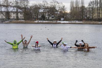 39. Winterschwimmen in Berlin-stock-foto