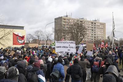Tausende protestieren gegen AfD-Bundesparteitag in Riesa-stock-photo