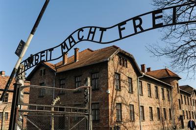 16.03.2015, Auschwitz, Kleinpolen, Republik Polen, Europa - Eingangstor des ehemaligen Konzentrationslager Auschwitz I (-stock-foto