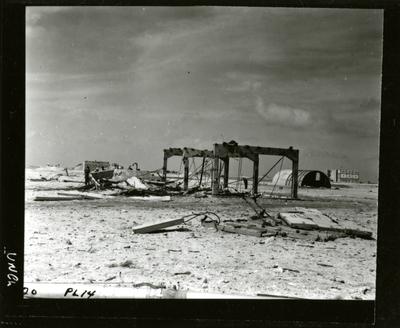 RECORD DATE NOT STATED Project 20 - Operation Greenhouse (Enewetak) Test Activities. Post Shot Easy - Damage to Building-stock-foto