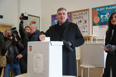 Kroatien: Stichwahl / Zweite Runde Pr?sidentschaftswahl, 2024/2025 - Zagreb, Kroatien; Pr?sident und Spitzenkandidat Zor-stock-photo