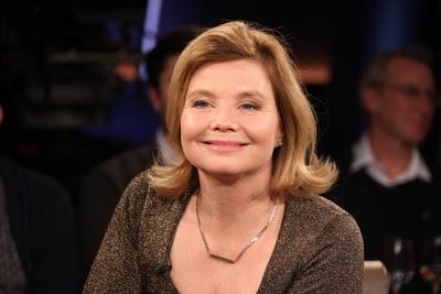 Annette Frier, Schauspielerin, zu Gast in der NDR Talk Show, Fototermin am 10.1.2025 im Fernsehstudio Hamburg Lokstedt v-stock-foto