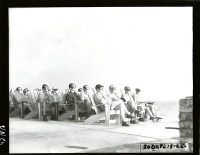 RECORD DATE NOT STATED Project 20 - Operation Greenhouse (Enewetak) Test Activities. VIPs View Dog Detonation from Offic-stock-foto