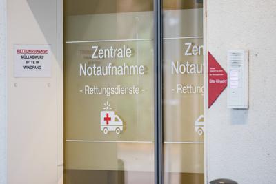 Corona-Ausbruch in Hamburger Klinik: Schon 8 Tote! 06.12.20 - Hamburg: Corona Alarm im Amalie Sieveking Krankenhaus in H-stock-foto