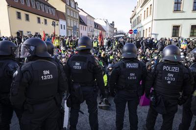 Tausende protestieren gegen AfD-Bundesparteitag in Riesa-stock-photo