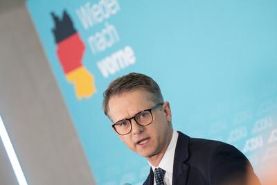 Bundesvorstandsklausur der CDU Deutschlands in Hamburg - Generalsekret?r Carsten Linnemann gibt vor Beginn der Klausurtagung ein Statement ab-stock-foto