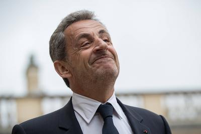 L ancien President de la Republique, Nicolas SARKOZY repond aux journalistes au Palais de l Elysee, apres un entretien a-stock-photo