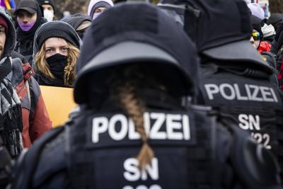 Tausende protestieren gegen AfD-Bundesparteitag in Riesa-stock-photo