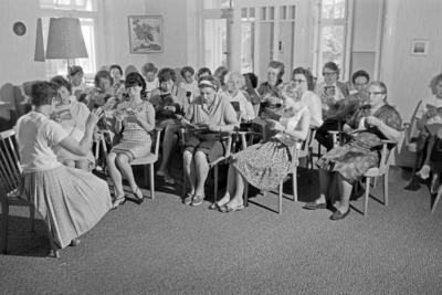 Norddeutschland Frauen in der M?ttererholung, Deutschland 1960er Jahre. Mothers recovering at a spa holiday, Germany 196-stock-foto