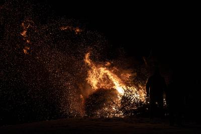 11.01.2025: Weihnachtsbaumverbrennung in Siegen-Oberschelden-stock-foto