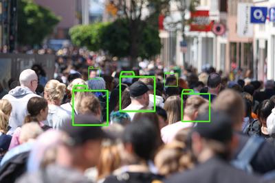 EU arbeitet an Regulierung f?r K?nstliche Intelligenz Fotomontage/Symbolbild: Illustration von Datenordnern ?ber unschar-stock-foto