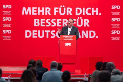 Au?erordentlicher Bundesparteitag der SPD im CityCube Berlin vor Neuwahl des Bundestages-stock-foto