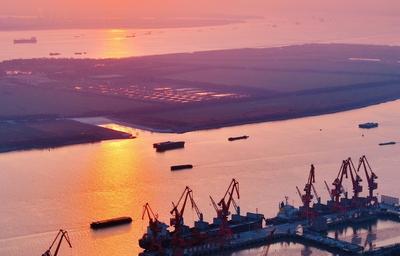 Yangtze River Cargo Ships-stock-foto