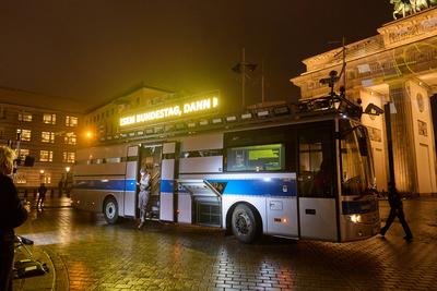 Gefangenentransporter wirbt fuer AfD-Verbot-stock-photo