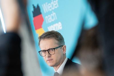 Bundesvorstandsklausur der CDU Deutschlands in Hamburg - Generalsekret?r Carsten Linnemann gibt vor Beginn der Klausurtagung ein Statement ab-stock-foto