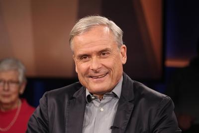 Axel Hacke, Schriftsteller und Journalist, zu Gast in der NDR Talk Show, Fototermin am 10.1.2025 im Fernsehstudio Hambur-stock-foto