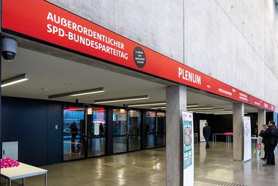 Au?erordentlicher Bundesparteitag der SPD im CityCube Berlin vor Neuwahl des Bundestages-stock-foto