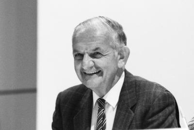 Alfred Grosser (Publizist) 08/86 rag Alfred Grosser w?hrend des SPD-Bundesparteitages 25.-29. August 1986 in der Franken-stock-foto