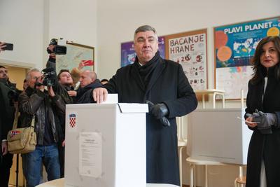 Kroatien: Stichwahl / Zweite Runde Pr?sidentschaftswahl, 2024/2025 - Zagreb, Kroatien; Pr?sident und Spitzenkandidat Zor-stock-photo